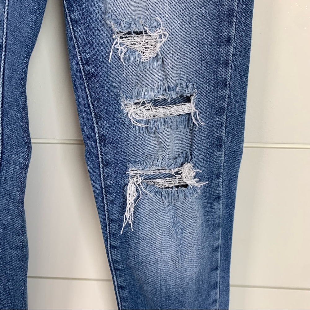 KanCan Women’s Distressed Hem High Rise Light Wash Jeans Size 0 or 23 - Picture 4 of 13